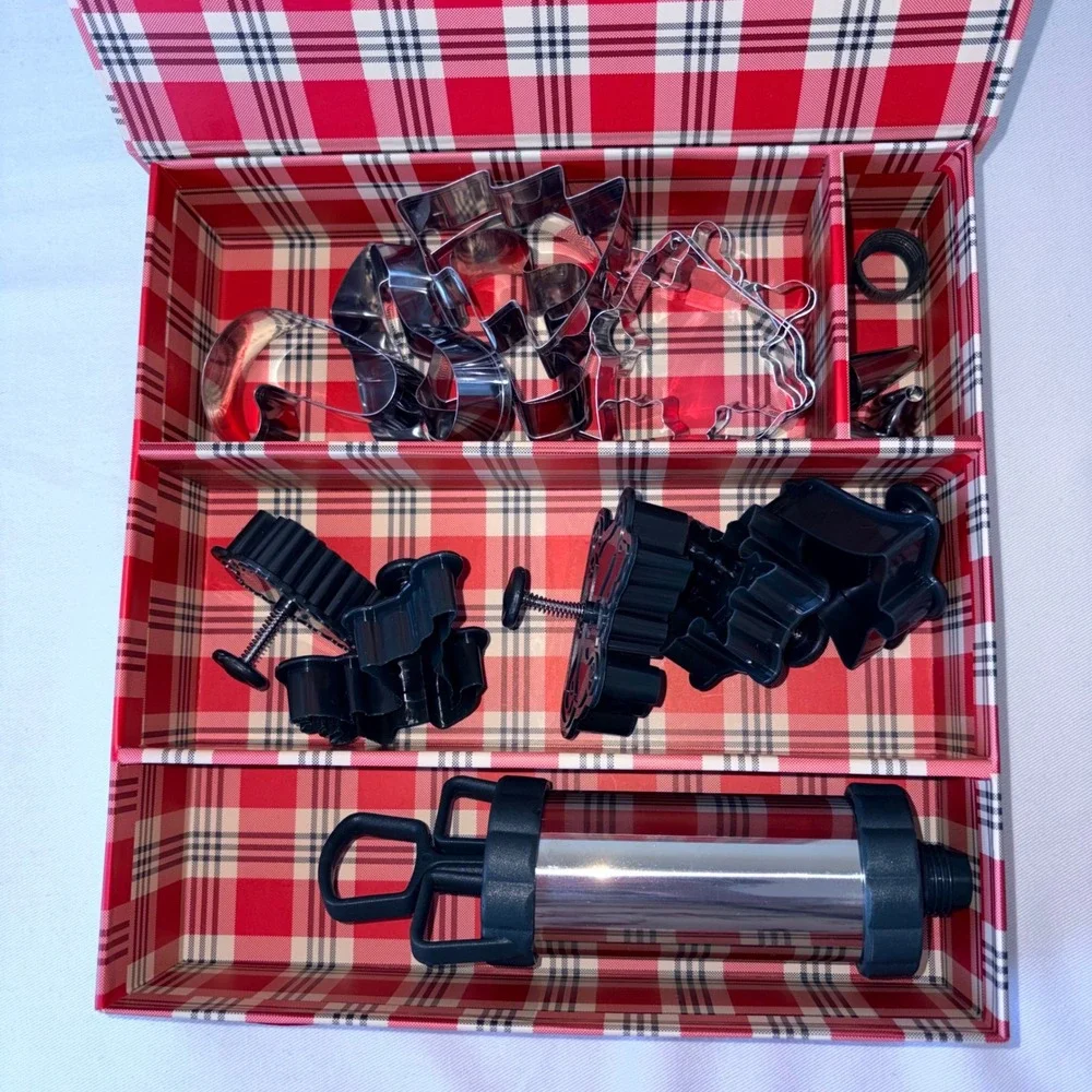Hearth & Hand Magnolia 18pc Cookie Decorating Kit Stainless Steel Christmas Red
